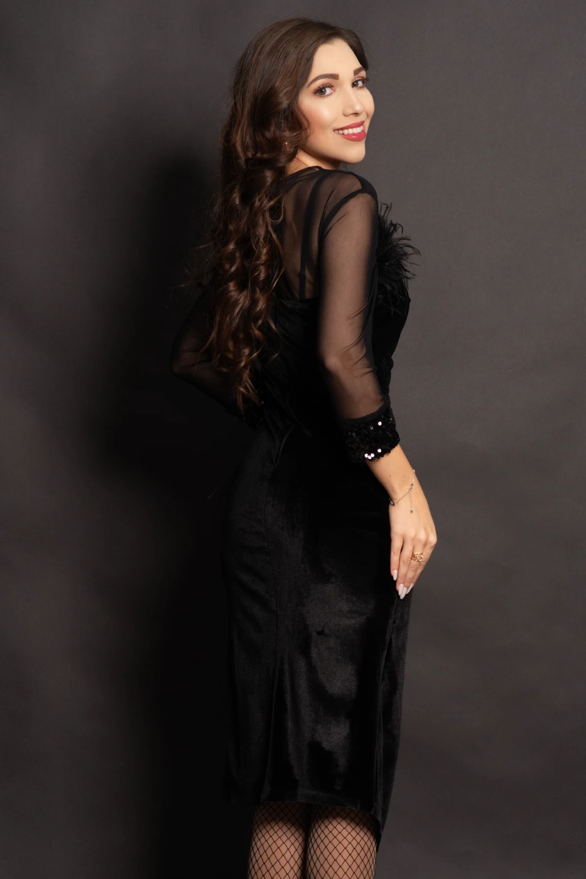 Reducere 35% – Rochie din catifea neagra Noelia cu paiete si fulgi 2 Reducere 35% – Rochie din catifea neagra Noelia cu paiete si fulgi - imagine 2