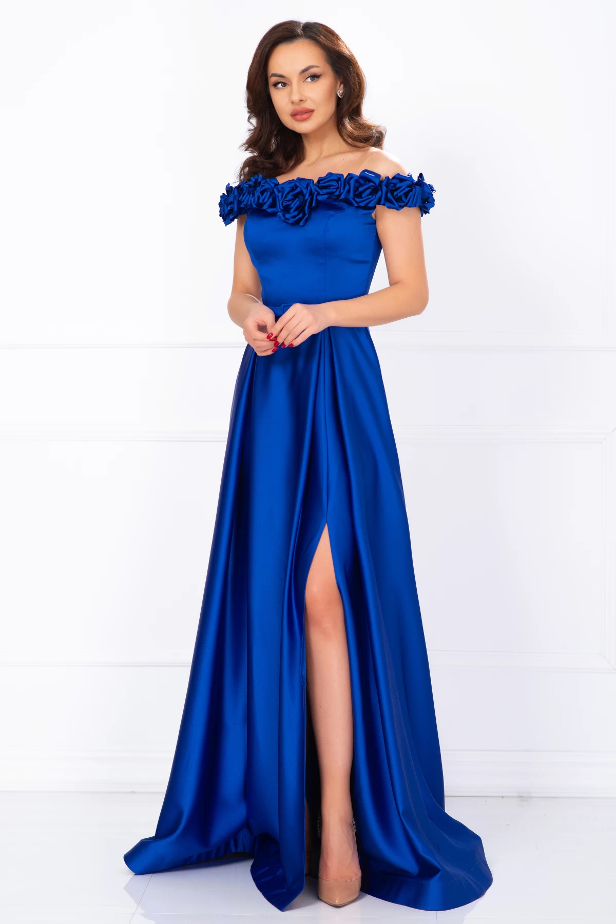 Reducere 30% – Rochie eleganta lunga Penelope royal cu trandafiri pretiosi 1 Rochie eleganta lunga Penelope royal cu trandafiri pretiosi