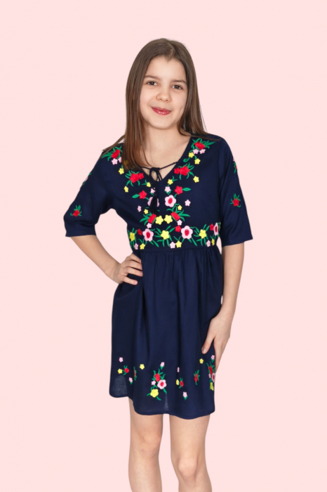 Reducere 62% – Rochie traditionala fetite Eva 4 1 Rochie traditionala fetite Eva 4