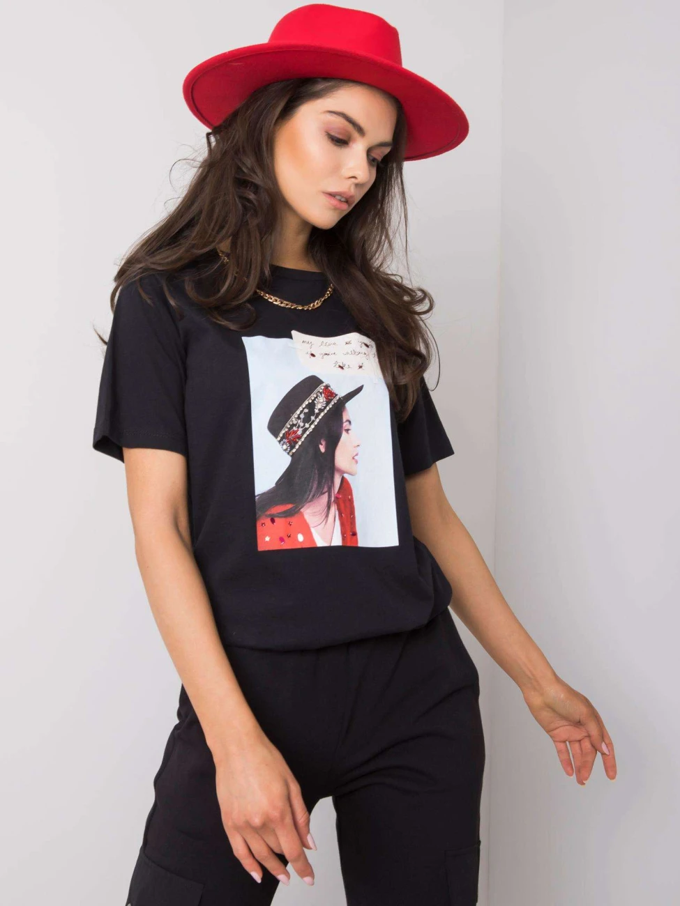 Reducere 50% – Tricou negru cu imprimeu portret... 1 Tricou negru cu imprimeu portret...